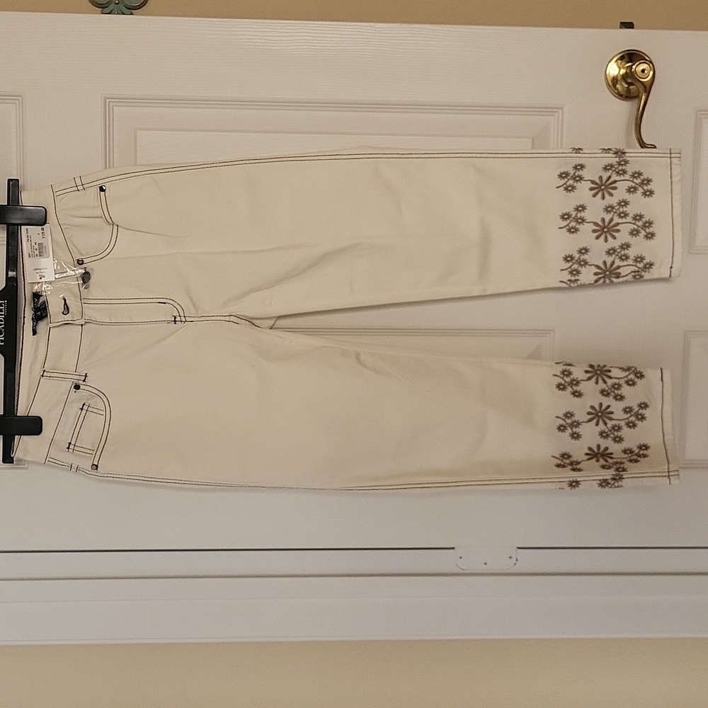 Picadilly capris NWT